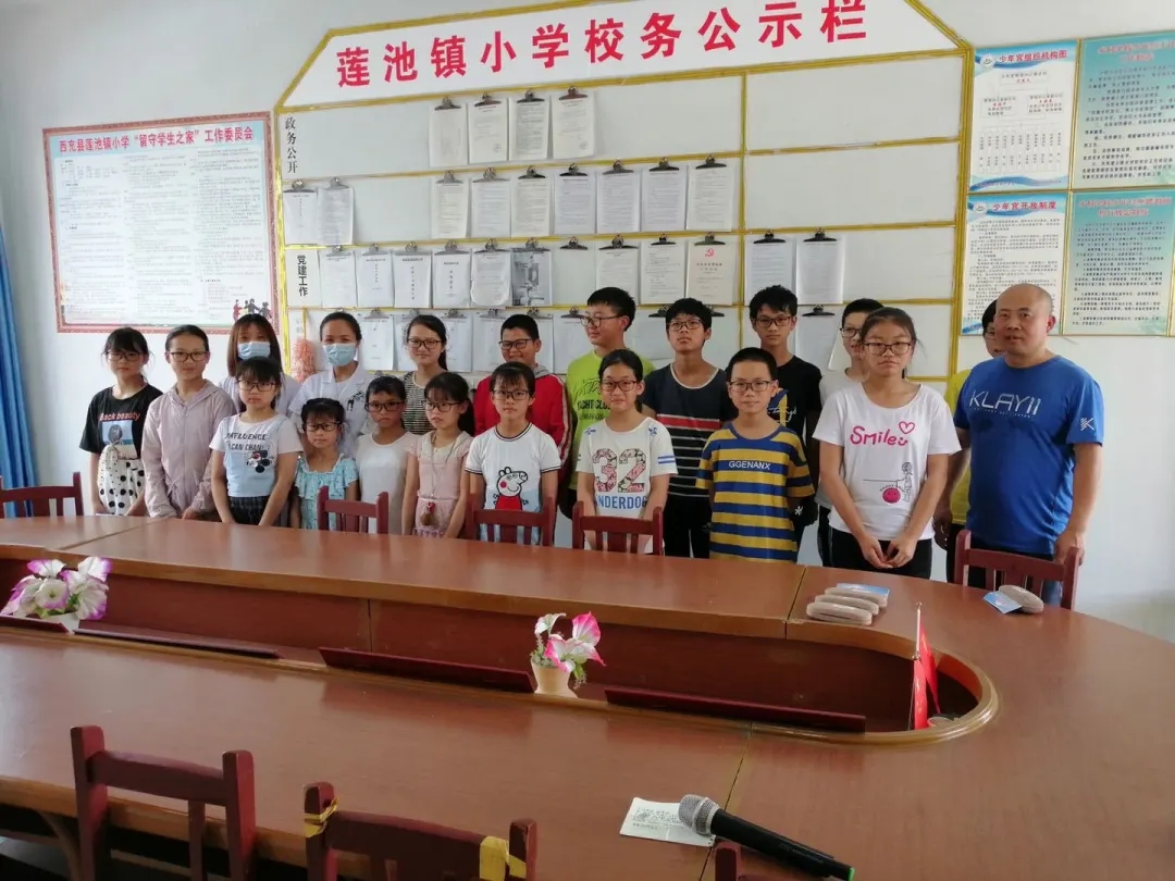 【关注青少年眼健康】我院眼视光中心为莲池小学贫困学生捐赠眼镜